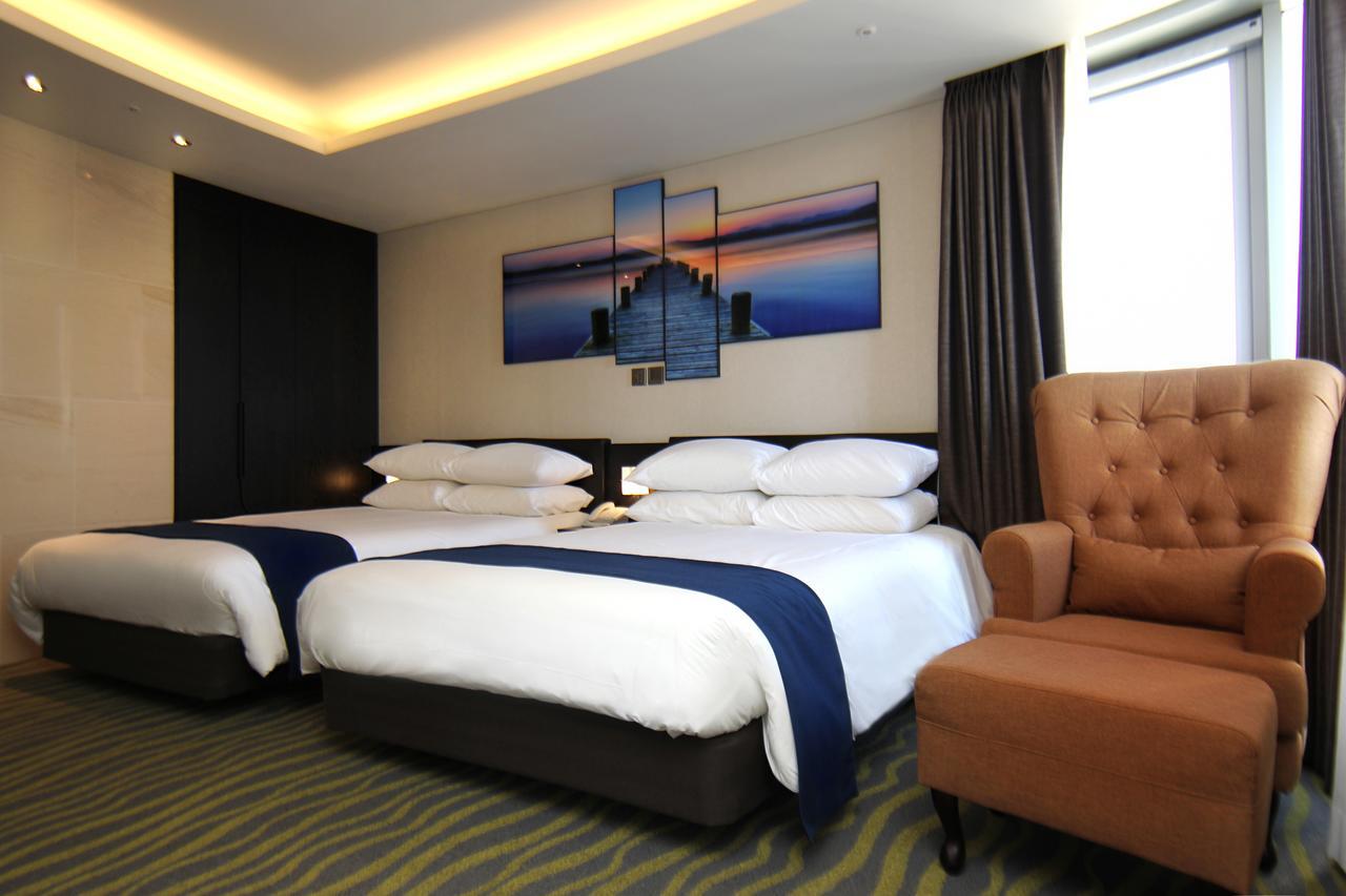 Gloucester 4*